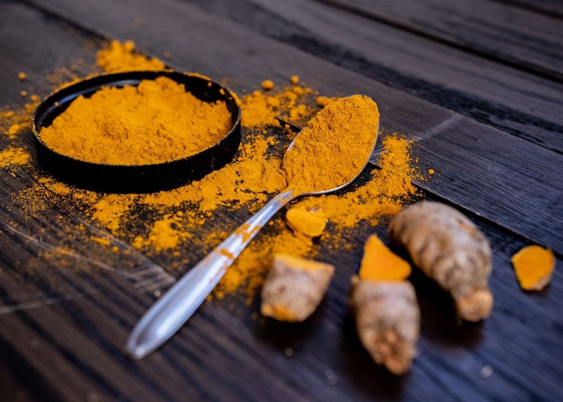 Turmeric and fresh roots — key Jamu ingredients