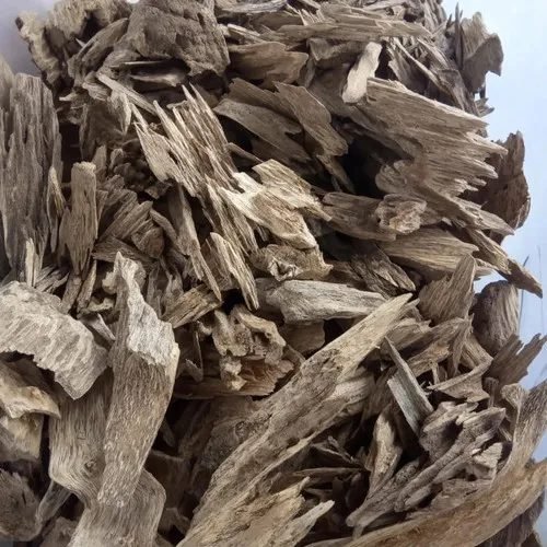 Natural Agarwood, Oud Oil and Sana’i: What’s the Difference?