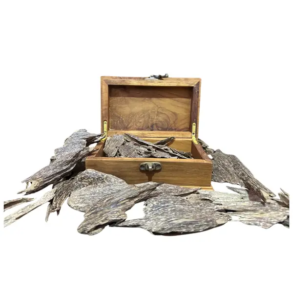 Natural agarwood chips — Sumatra