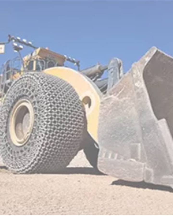 Mining loader fitted with tire protection chains